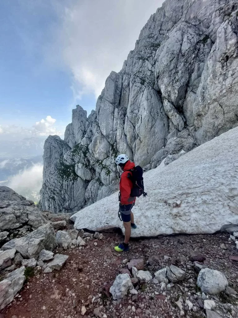 Sněhové pole pod vrcholem Mangartu