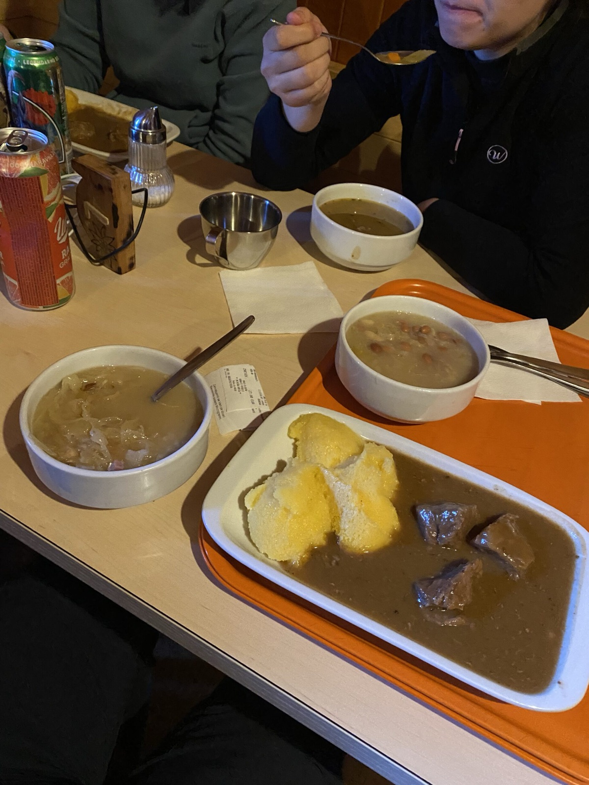 Večeře a pivo na chatě